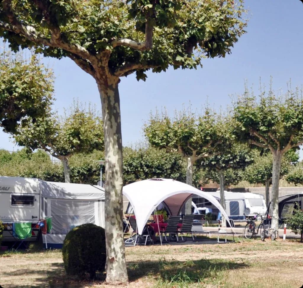 Caravanstaanplaatsen op Camping Riembau bij Platja d’Aro — keuze voor je pitch