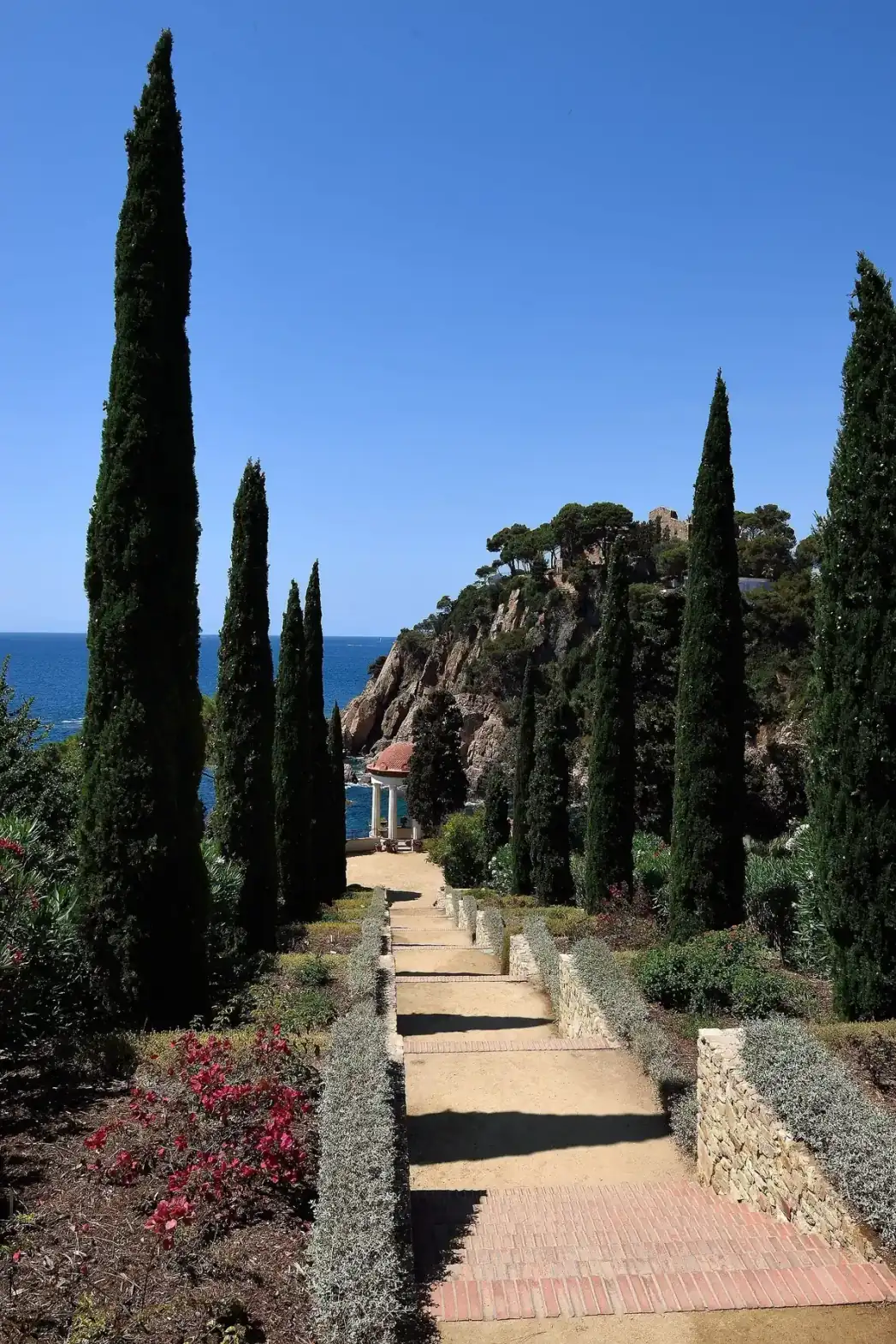 De botanische tuinen Marimurtra boven Blanes met uitzicht op zee